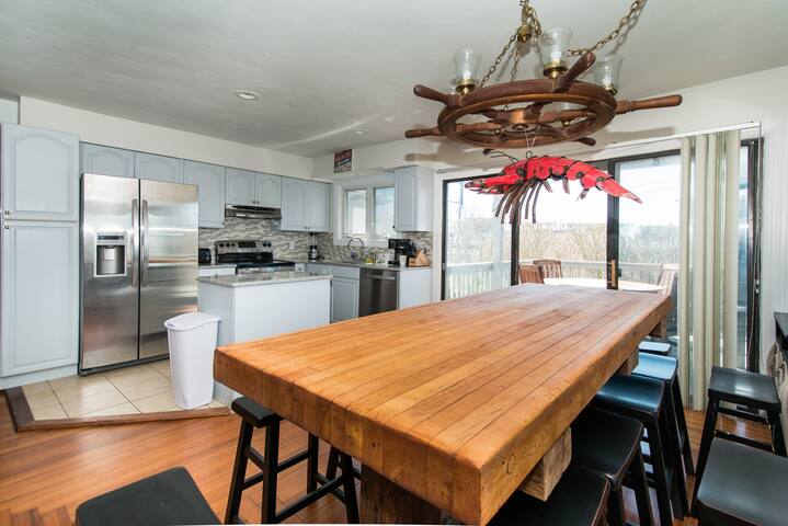 Beach View House steps to Beach-Newport 12 beds gallery image 3