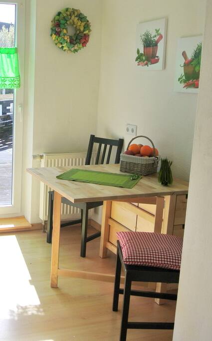 Essbereich mit Zugang zur Dachterrasse