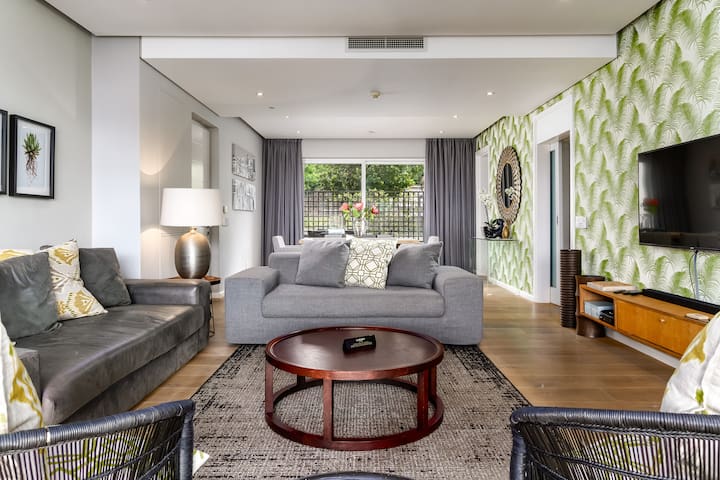 Elegant 2 Bed by Waterfront and Stadium gallery image 2