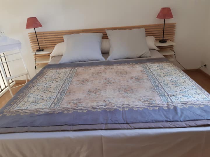 מיטה בגודל 160 ס"מ