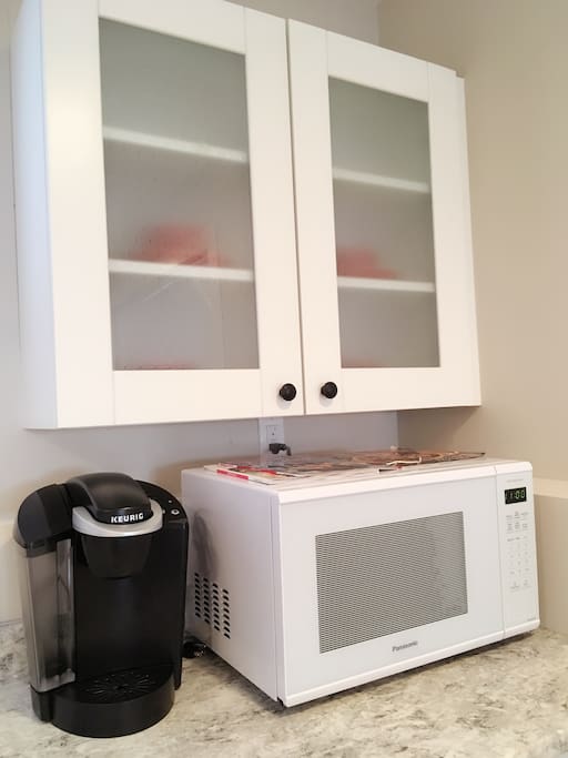 We have microwave, toaster, coffee machine, hot water kettle and smoothie blender in the kitchen!