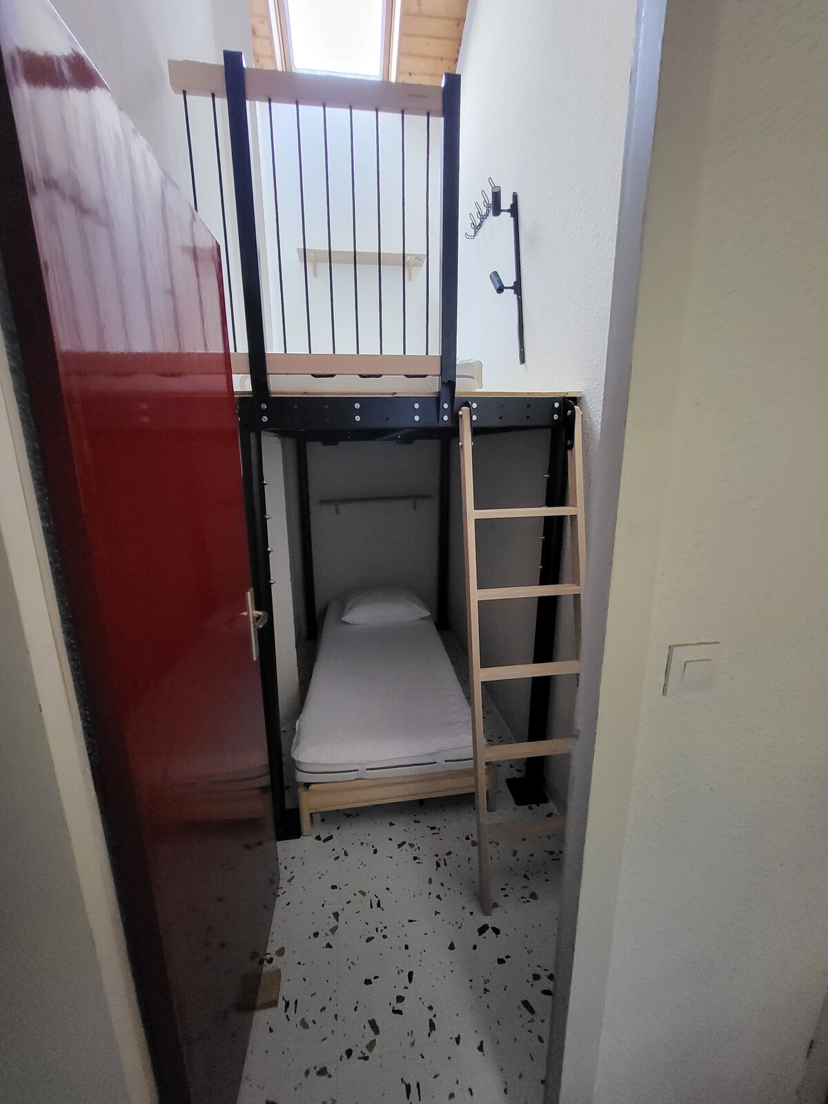 Hutkamer met twee eenpersoonsbedden