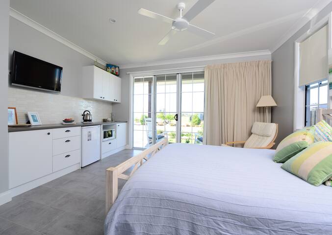 Seaside City Beach Home gallery image 5