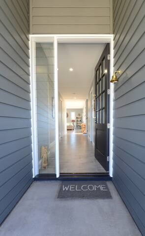 Seaside City Beach Home gallery image 2