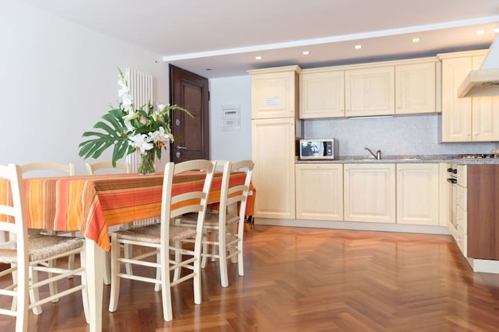 Large apartment | Jewish Ghetto | 3 bedrooms | A/C