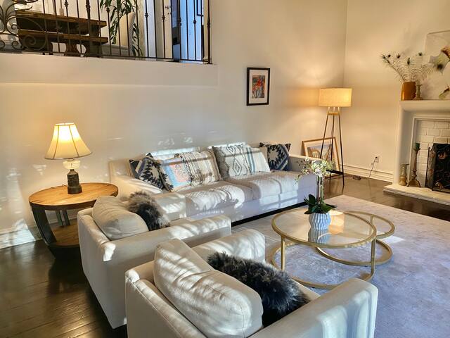 Entire villa on Sunset Strip gallery image 3