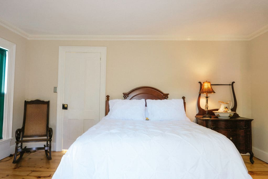 Peaceful and quiet, two room suite with a queen size bed and private bathroom.