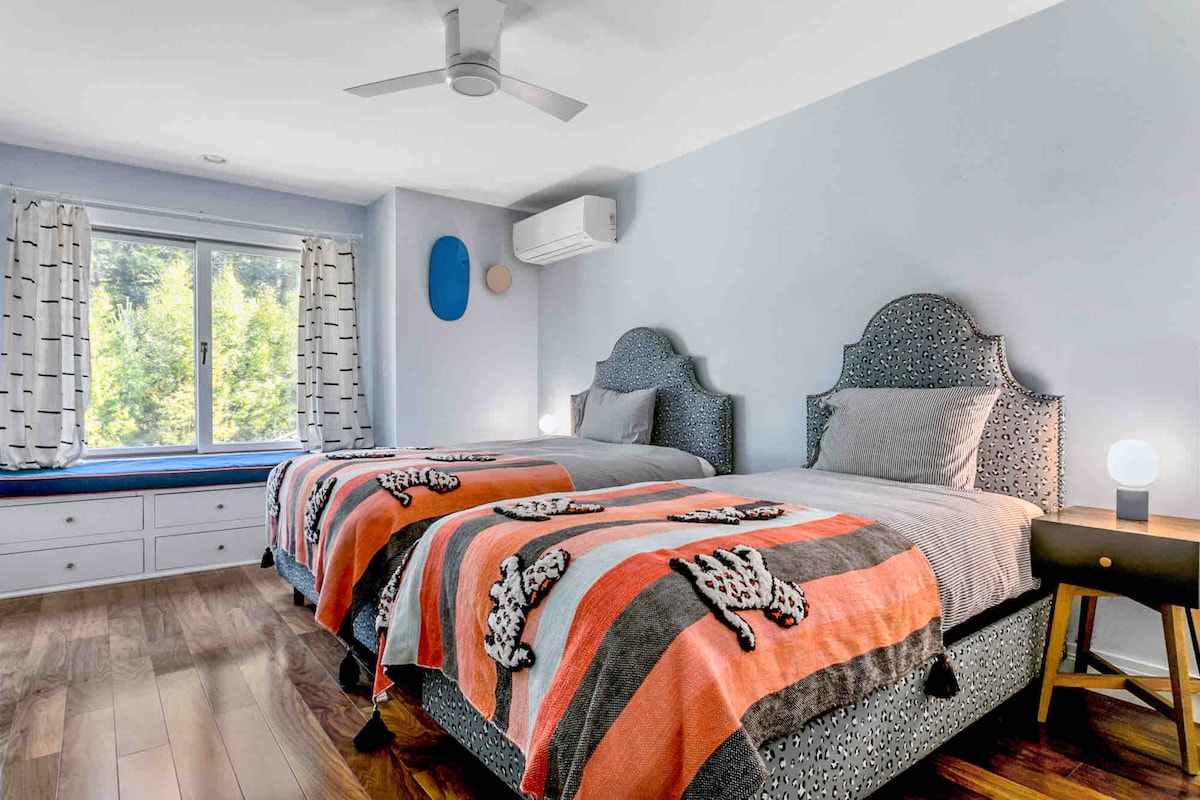 第三间卧室-位于二楼，可睡3人（单人床+单人床）