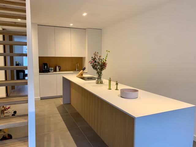 3 bedroom design apartment in Amsterdam Zuid gallery image 2