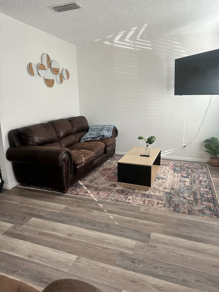 Dowtown Midland King Apartment - Midland, TX