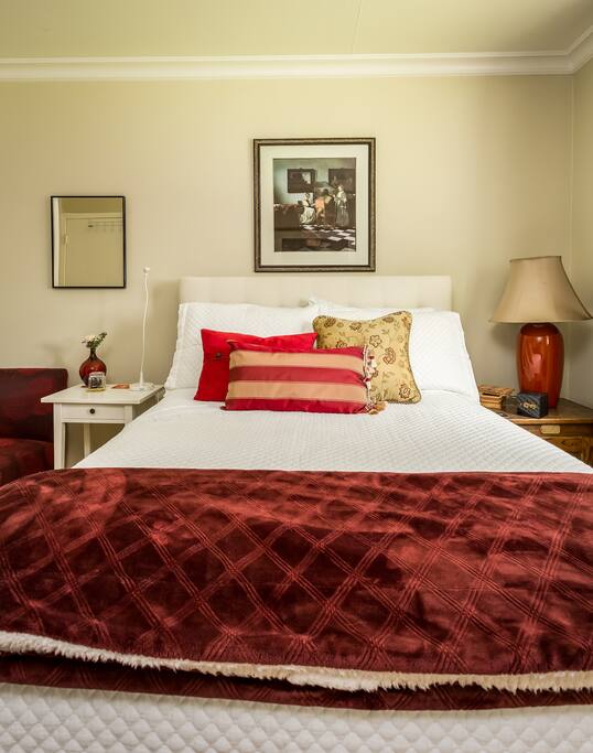 Premium, freshly-laundered all-cotton sheets / towels