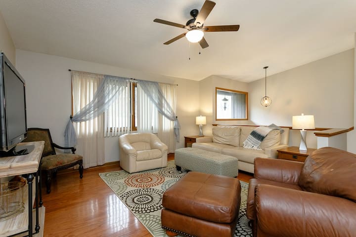 Family Getaway/Minutes to Downtown