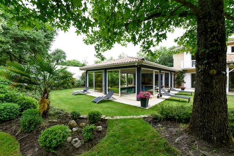 VILLA, 8/10 pers. Heated pool, hot tub, golf,