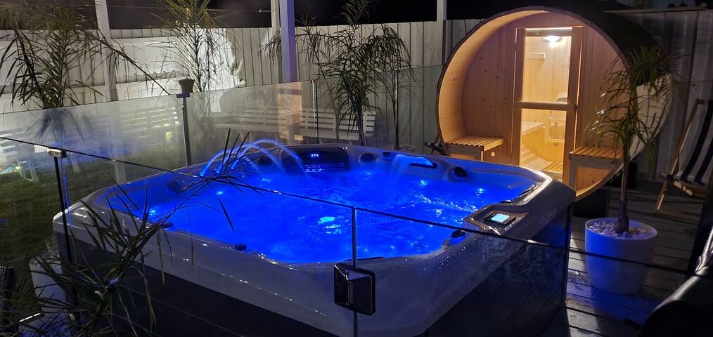 “The Prince” Luxury house with private chef gallery image 5