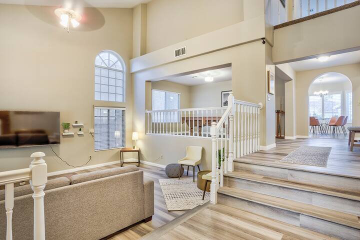 GIANT 7Bd/3Ba Mansion/Pool 9mins to Strip Slps 16! gallery image 2