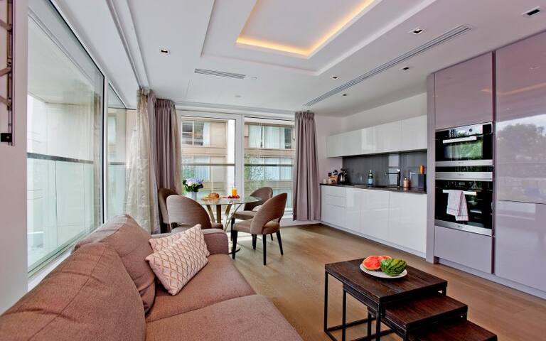 Stunning and Elegant 2 Bedroom in Kensington gallery image 5
