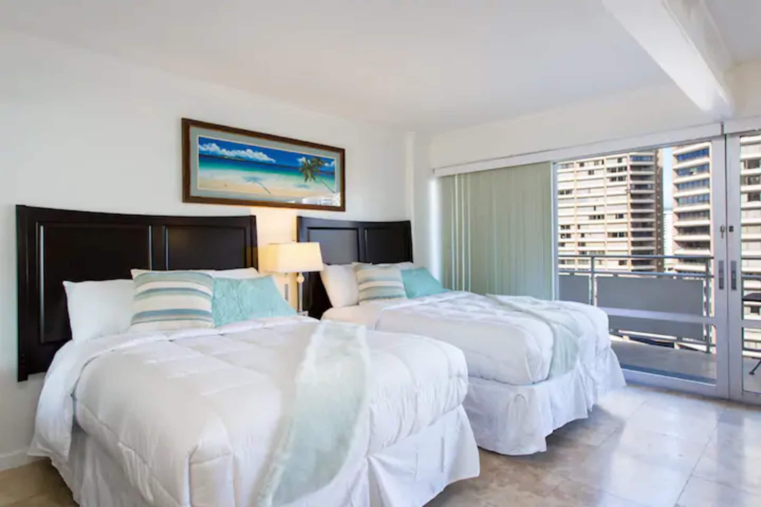 Condo in Honolulu · ★4.64 · 1 bedroom · 2 beds · 1 private bath - Image 5