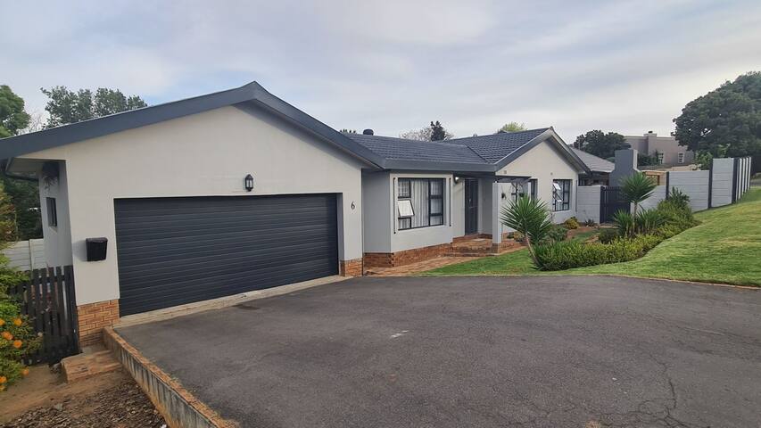 3-Bedroom home with Pool and spectacular view gallery image 3