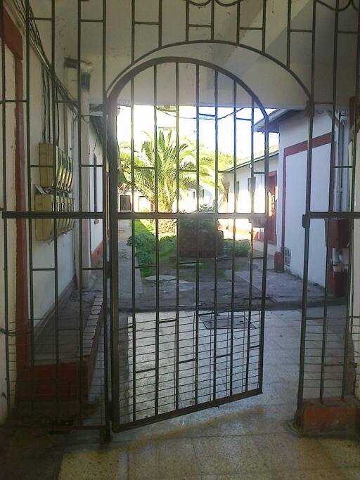 REJA DE SEGURIDAD DEL PASAJE SE CIERRA A LAS 21:00 HRS
