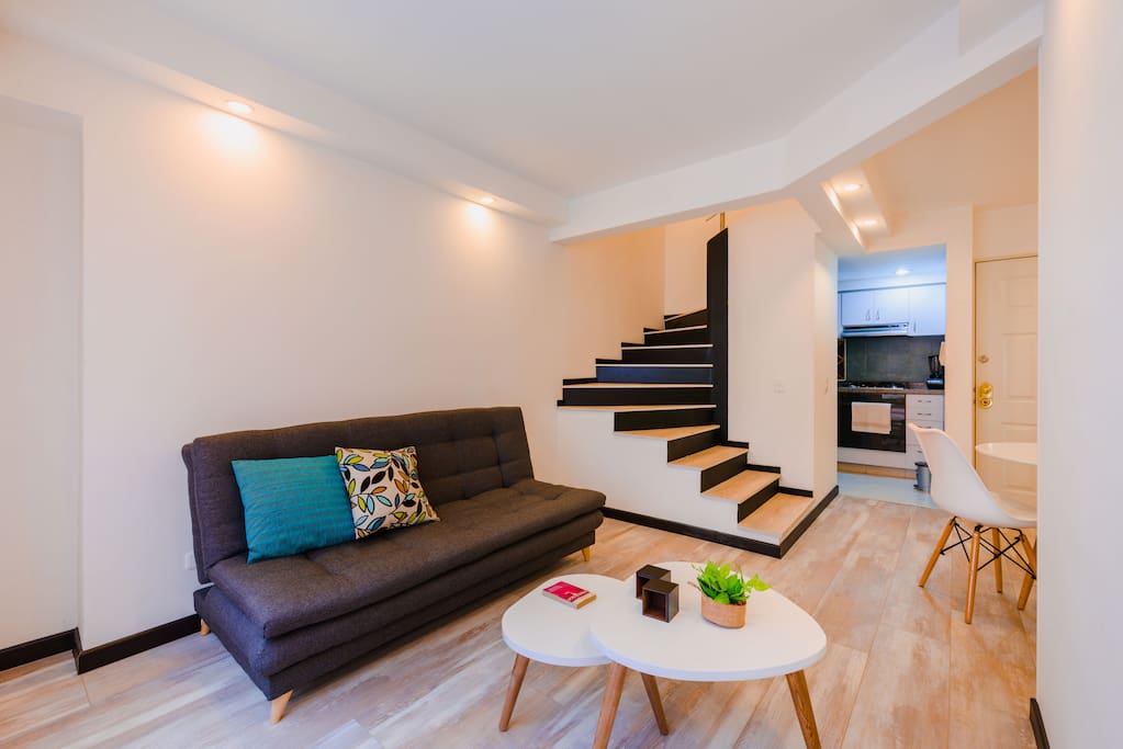 Sofacama, piso en madera moderno y espacioso