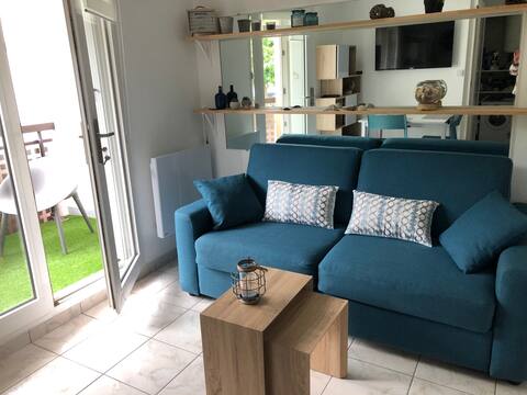Successful Airbnb property: T2 on the BEACH of Mr HULOT St MARC sur MER in Saint Nazaire