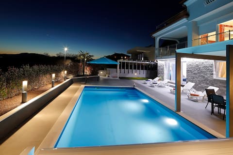 Popular Airbnb listing: Luxury Pool Apartment by the Sea in Mjesni Odbor Draga