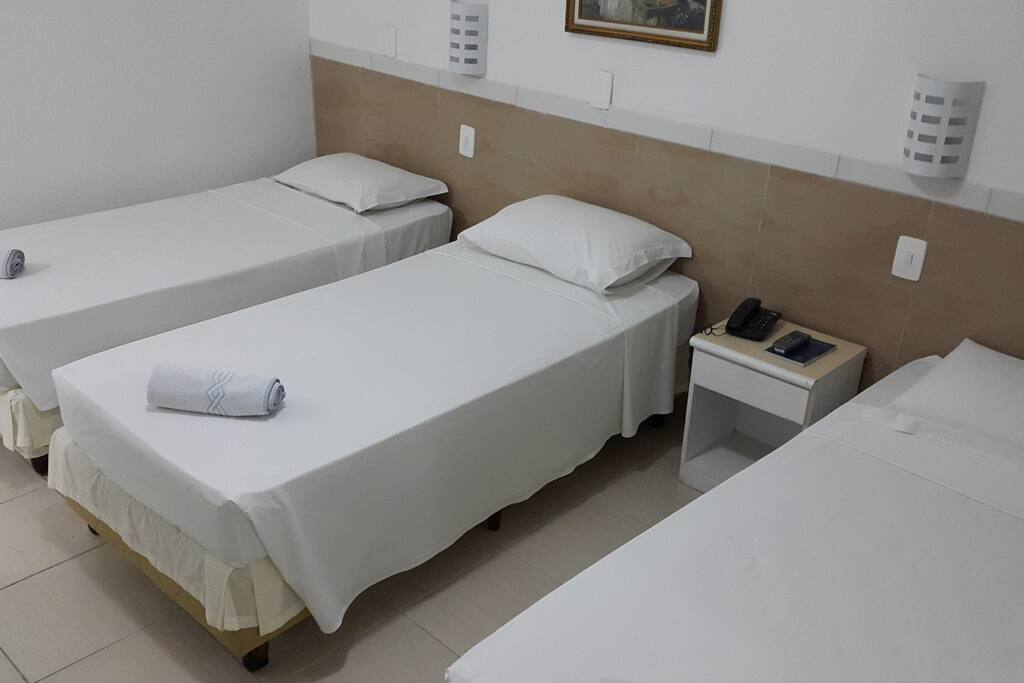 Quarto 1 - com 3 camas de solteiro