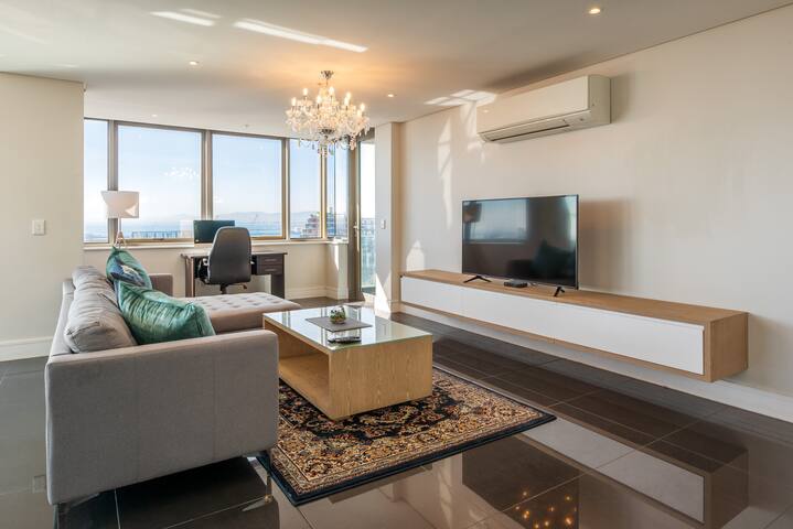 Five Star 3 Bed 3.5 Bath Luxury Penthouse gallery image 4