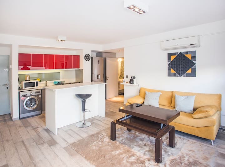 Two-room apartment in Núñez with patio and garage