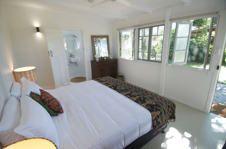 Country Meets Cafes in Mullumbimby