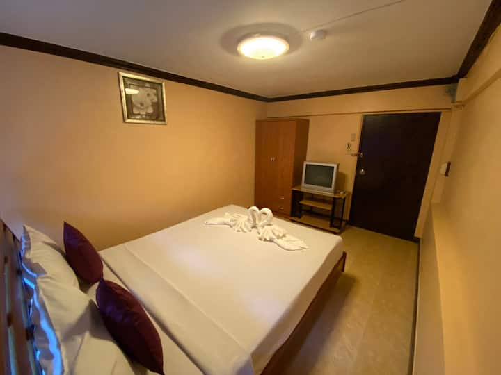 ห้อง 201 · เกสต์เฮ้าส์ 2 ห้องนอนใจกลางหาดป่าตอง