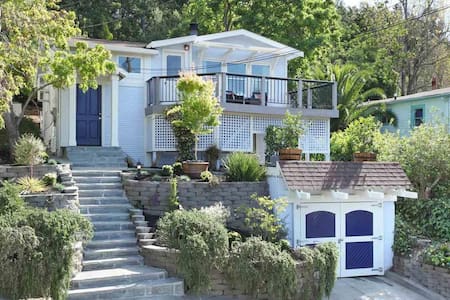 Charming Studio In-Law with Kitchenette and Deck