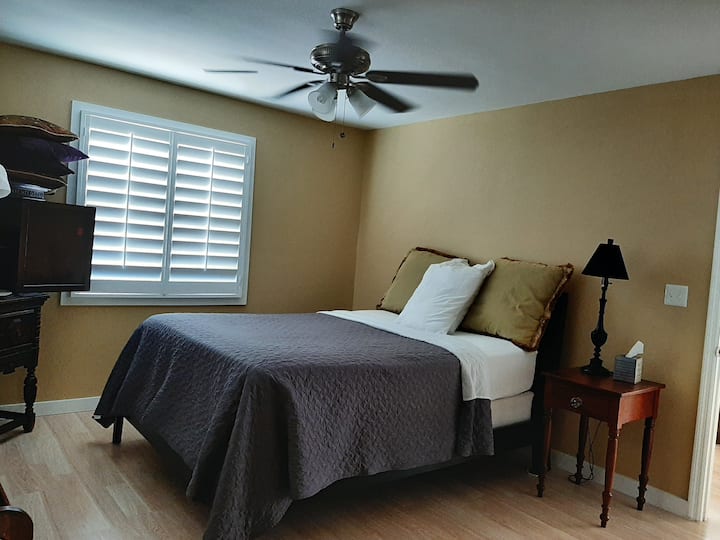 საწოლი 152 × 203 სმ 