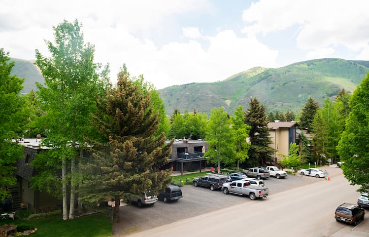 Best location! Stay the base of Aspen Mountain.