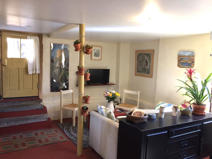 Warren Garden Apartment  5 Day Minimum - Barrington, RI