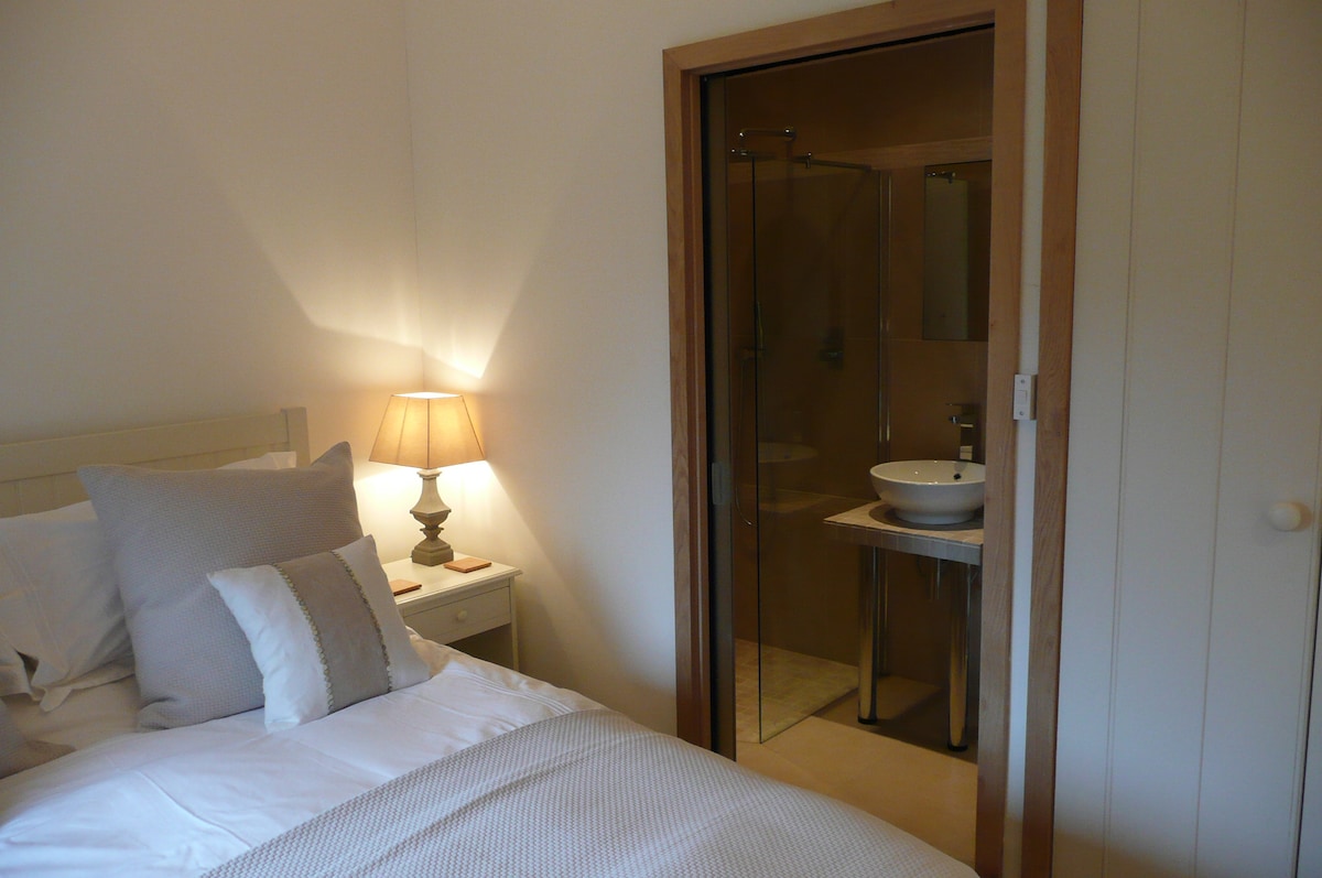 Zasebna kupaonica spojena sa tuš-kadom