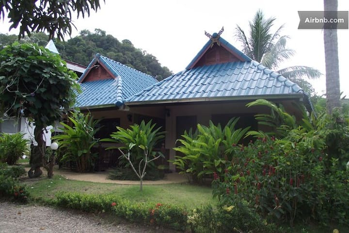 Air-con, 1 King bed, free WiFi, Room Only, Ao Nang