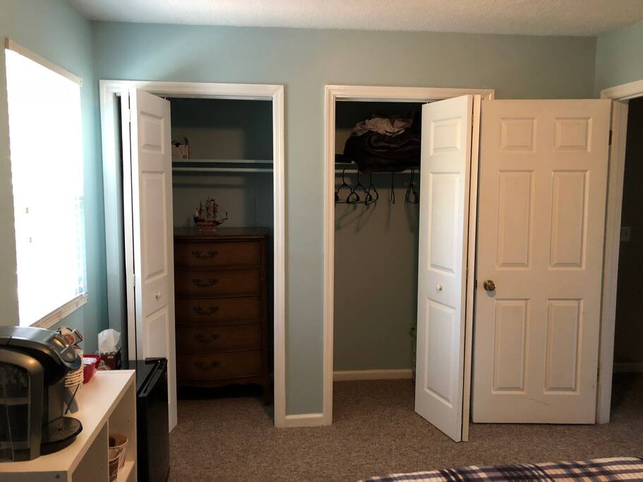 2 closets give you plenty of space for your clothes and belongings.