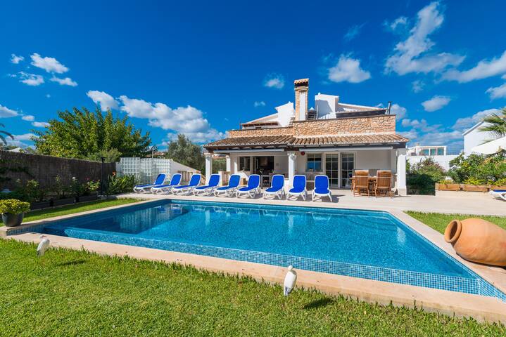 Villa with pool: Fun, Relax and Beach, Mallorca gallery image 3