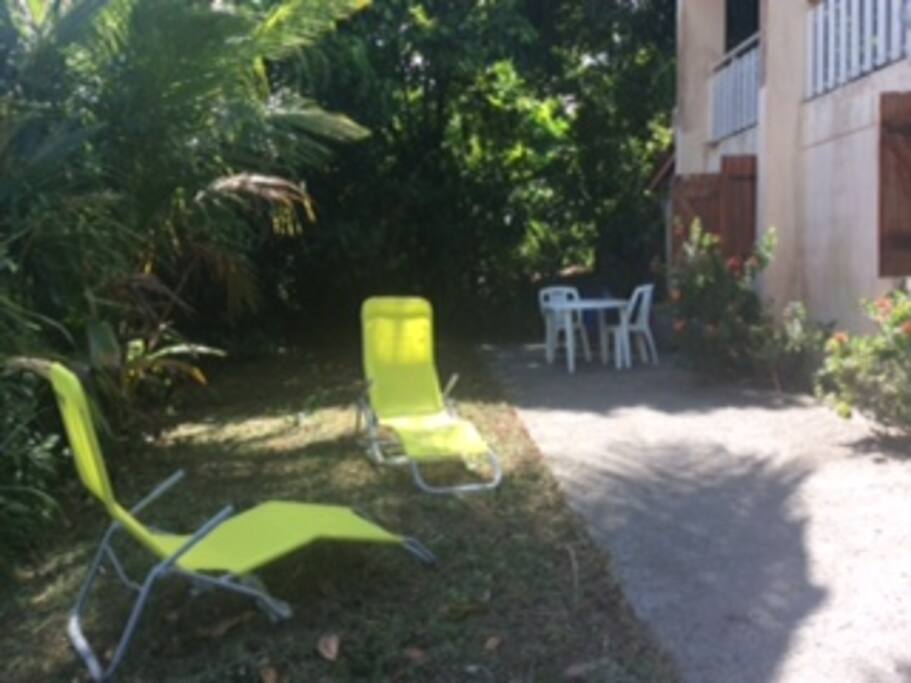 Espace jardin devant
l'appartement