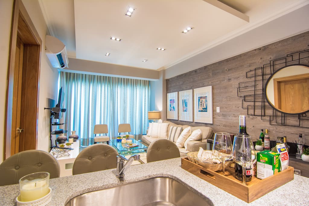 Livingroom / Sala & Kitchen/ cocina.