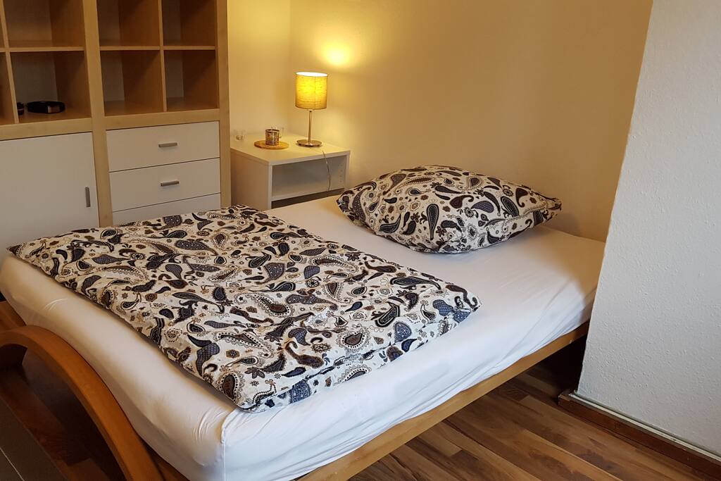 Gästezimmer mit TV und WLAN