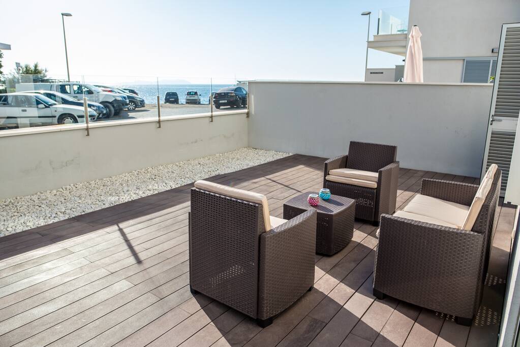 40m2 terrace with sun all afternoon + seaview + sunset visible