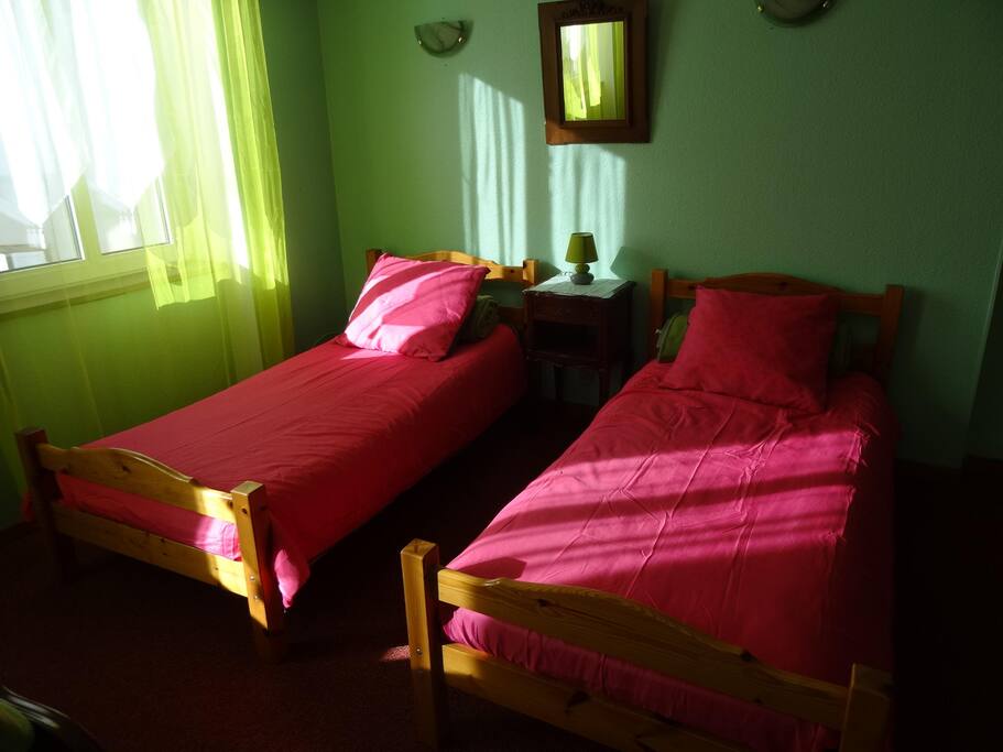 Chambre Basilic
à l'étage
de 2 à 4 personnes
Calme et Tranquillité