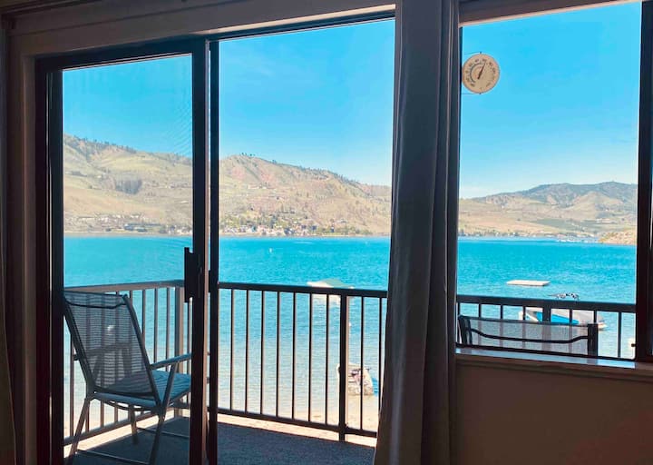 Waterfront Studio Condo on Lake Chelan Condominiums for Rent in
