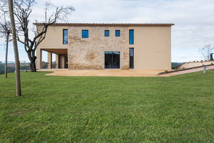 MAGNÍFICA MASIA s.XVIII EN UN ENTORN IDÍLICO gallery image 3