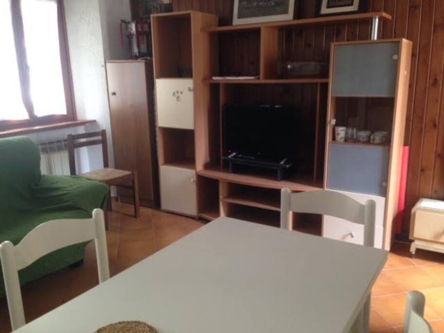 Tavolo bianco allungabile da 4 a 6 persone