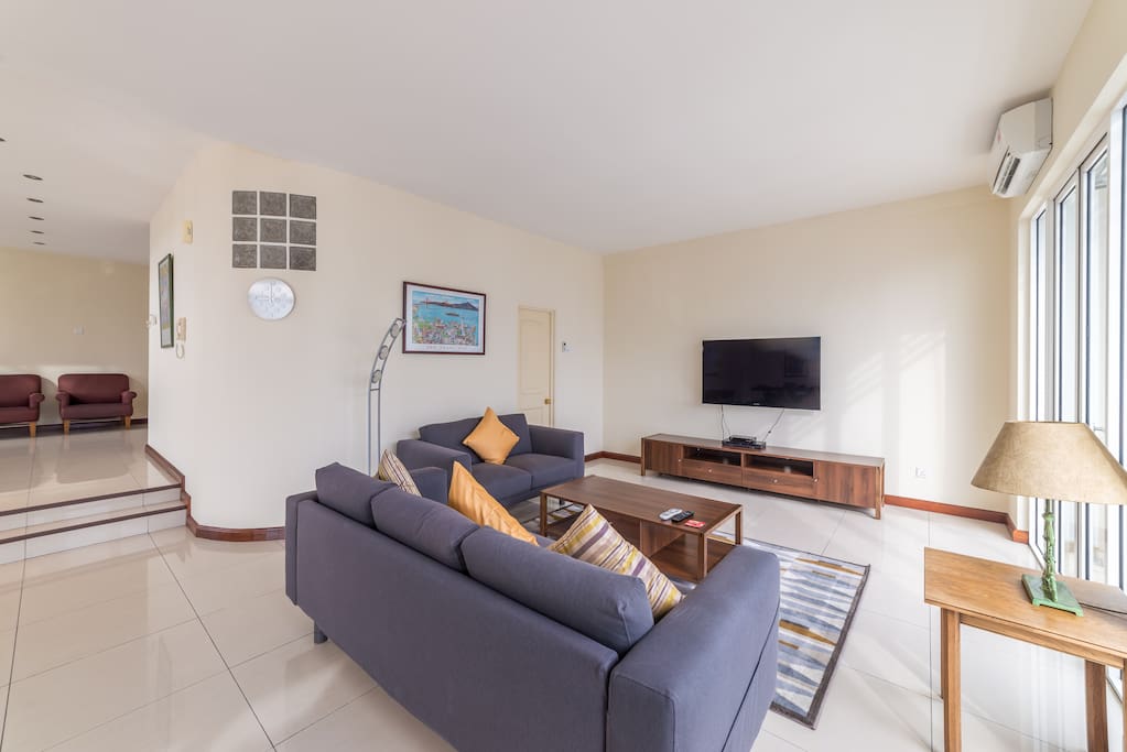 Spacious lounge with full satellite TV channels