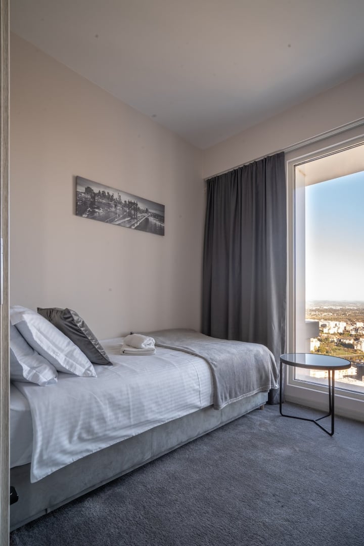 غرفة نوم 2
سريران مفردان 200 × 90 سم، إطلالة على المدينة