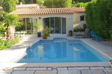 Top Airbnb: Charming studio in Provence in Pernes Les Fontaines